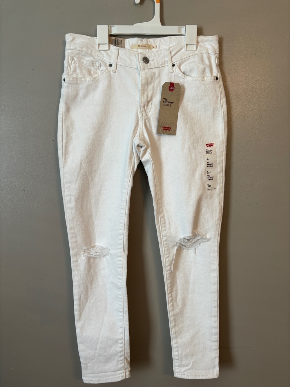 NWT Levi's 711 Skinny Ankle White Distressed Jeans Size 4 / 27 New With Tags